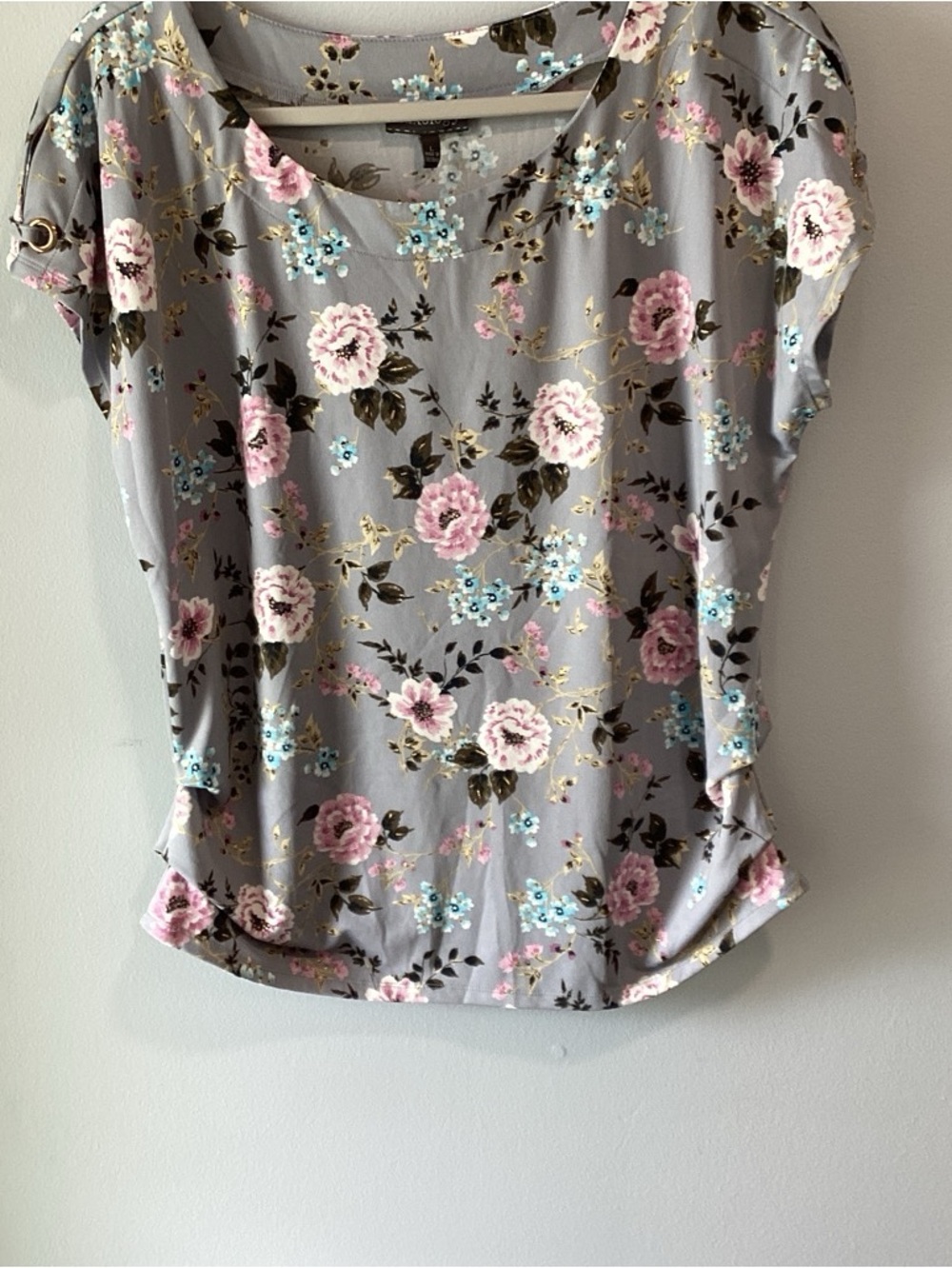 Luxology Gray Floral Cap-Sleeve Blouse with Pink and Blue Flowers